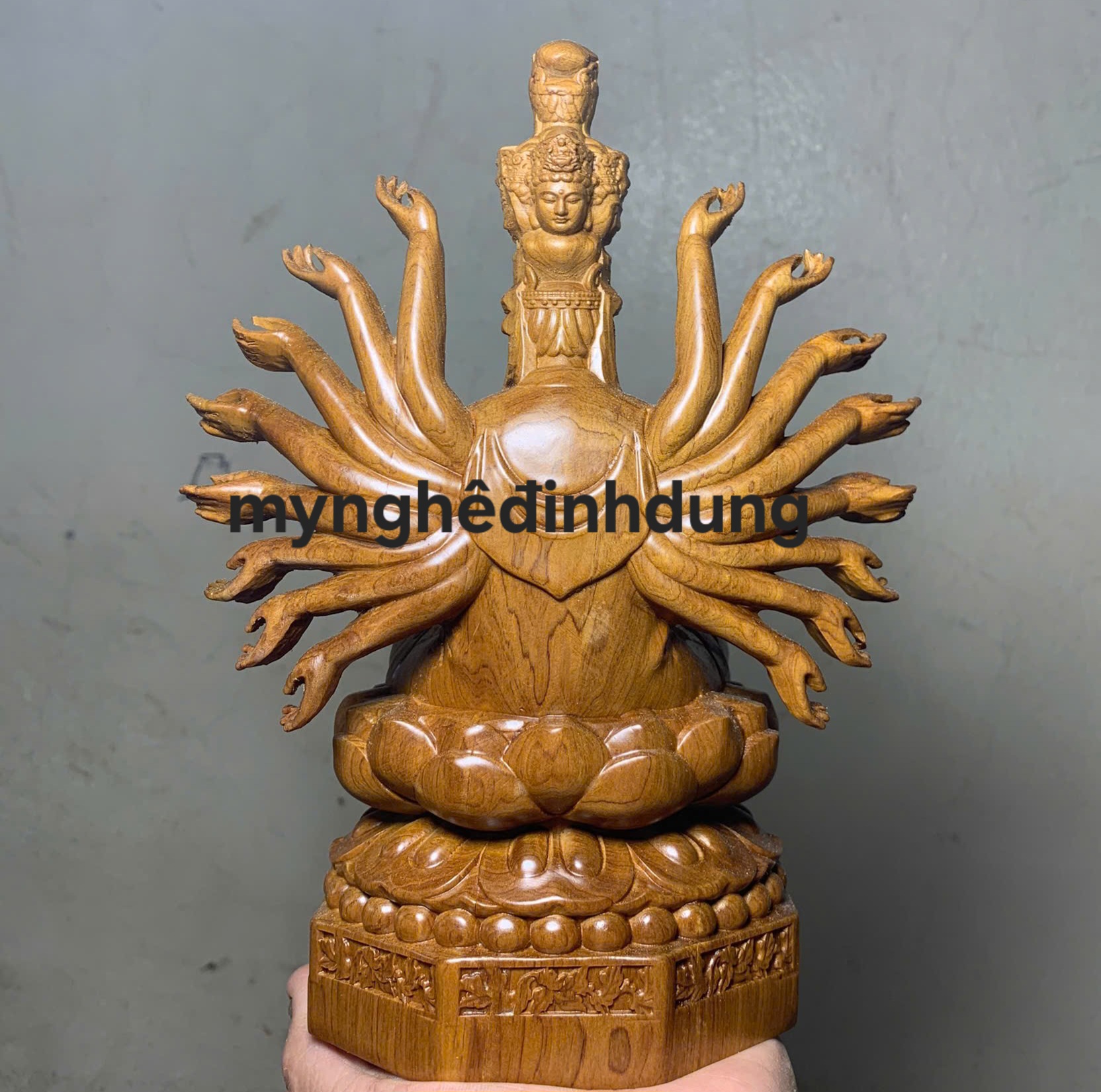 Tượng phật thiên thủ thiên nhãn bằng gỗ bách xanh thơm nức cao 20x15x8cm