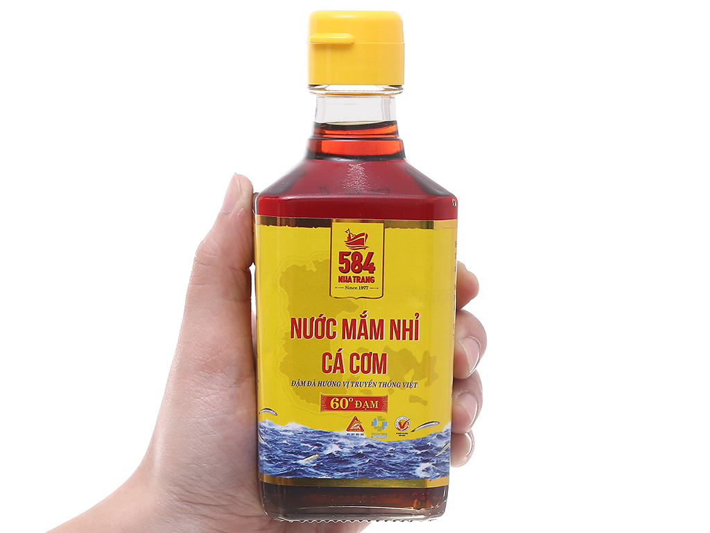Hộp 2 chai Nước mắm Cá Cơm Cao Cấp 60 ĐỘ ĐẠM, 584 Nha Trang, Chai thủy tinh 200ml, Date luôn mới