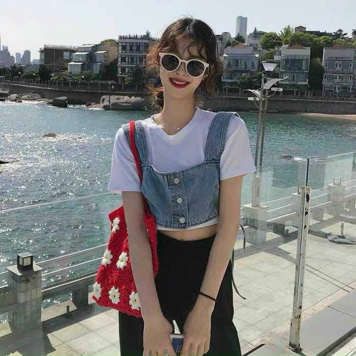 Set áo phông croptop yếm jean đan dây
