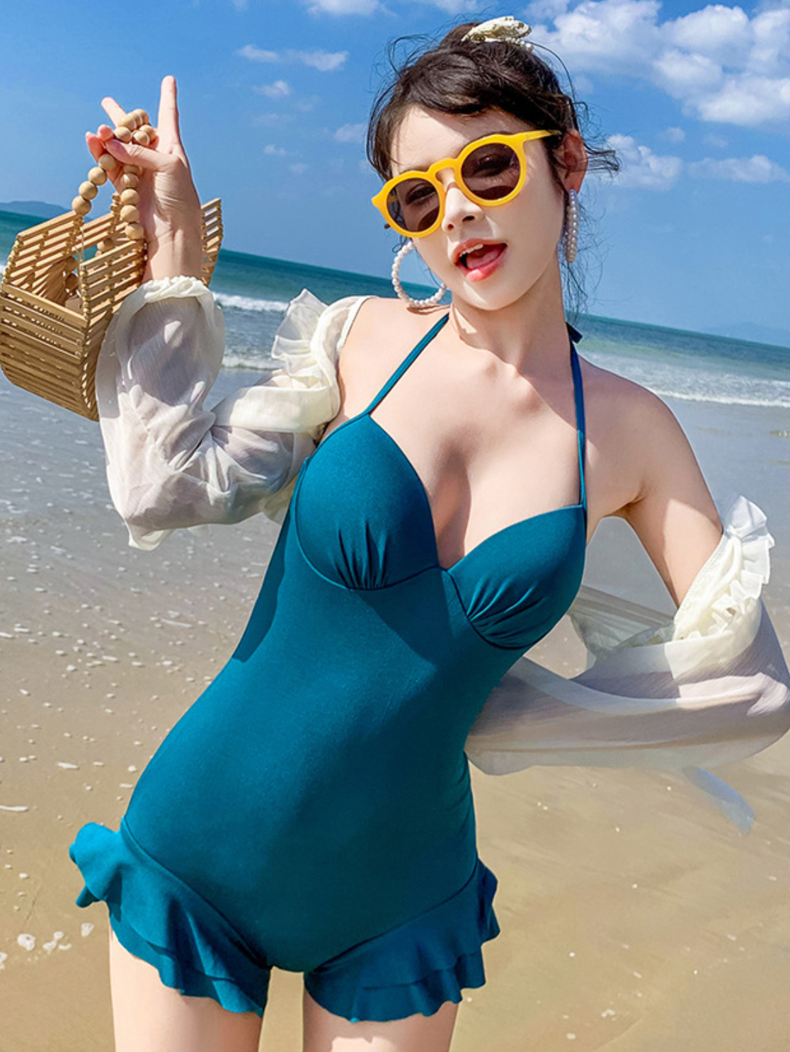 Bộ đồ bơi bikini nữ 1 mảnh đi tắm biển màu xanh kèm áo croptop trắng sang chảnh tôn dáng phong cách Hàn quốc - B04