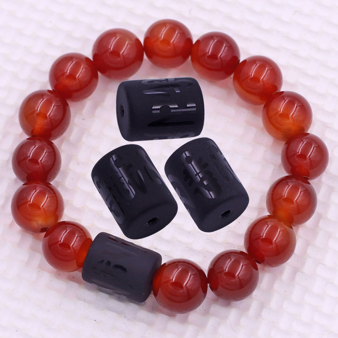 Vòng chuỗi đeo tay mã não cam đỏ charm lục tự Đại minh chân ngôn, 10 ly, Om Mani Padme Hūm, Chân ngôn Lục tự