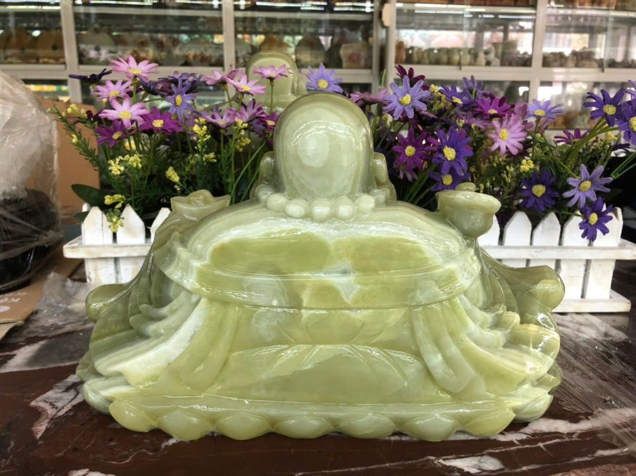 Tượng Phật Di Lặc ngồi tựa bao tiền cầm thỏi vàng phong thủy đá ngọc onyx