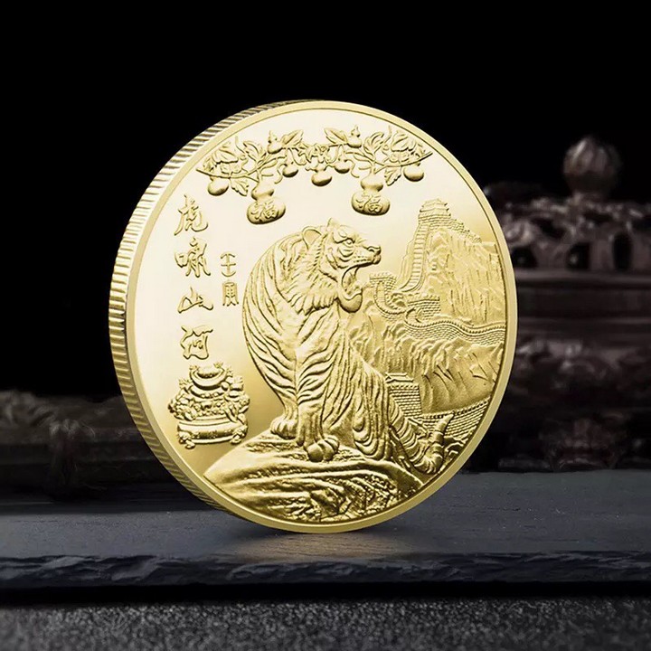 Xu Hình Con Hổ Gầm Của Hongkong, Dùng trưng bày trong nhà, trên bàn sách, bàn làm việc, làm quà tặng độc lạ ý nghĩa, kích thước 4cm, màu vàng - TMT Collection - SP005341
