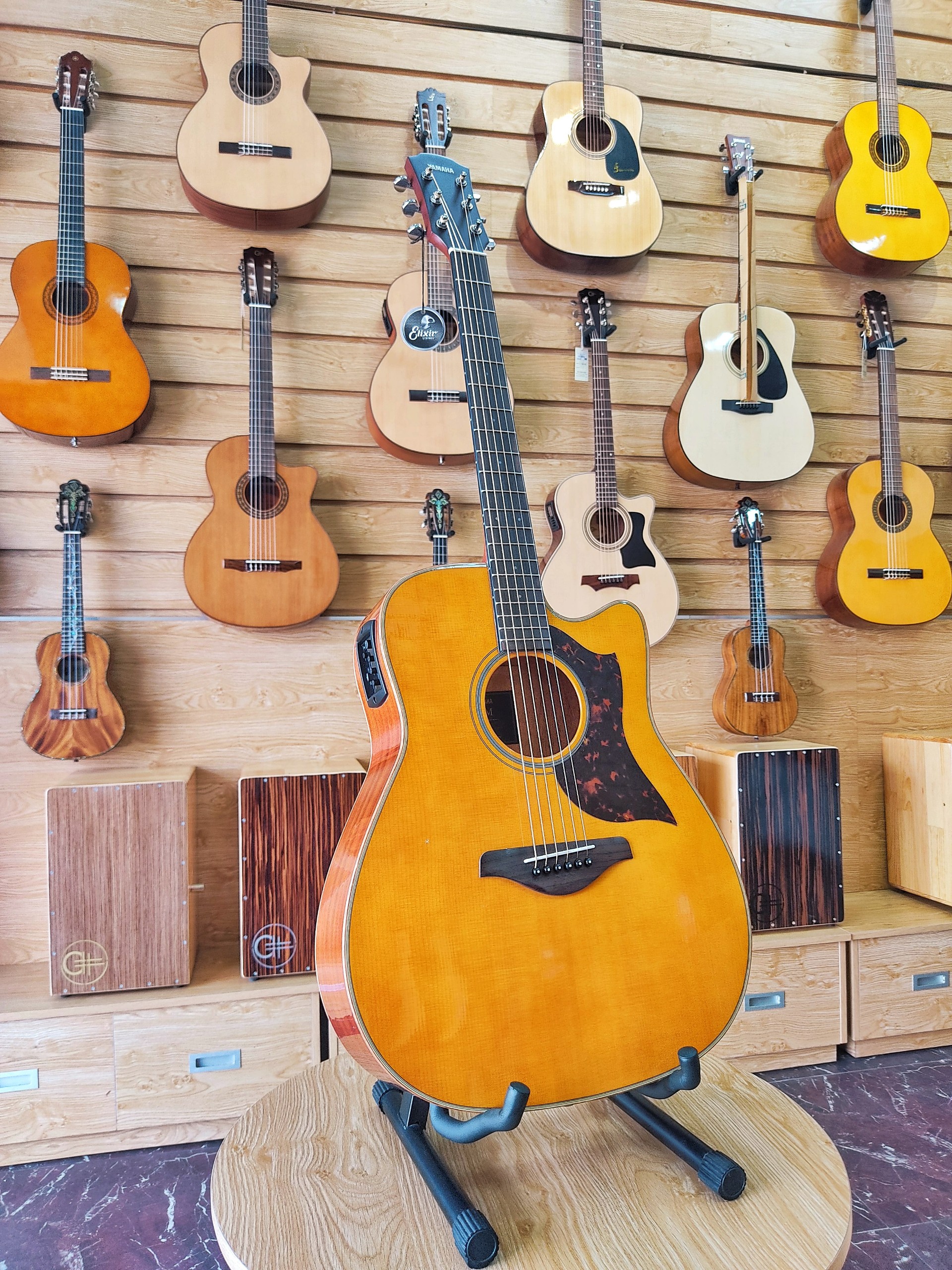 Đàn Guitar Acoustic Yamaha A1M Vintage Natural