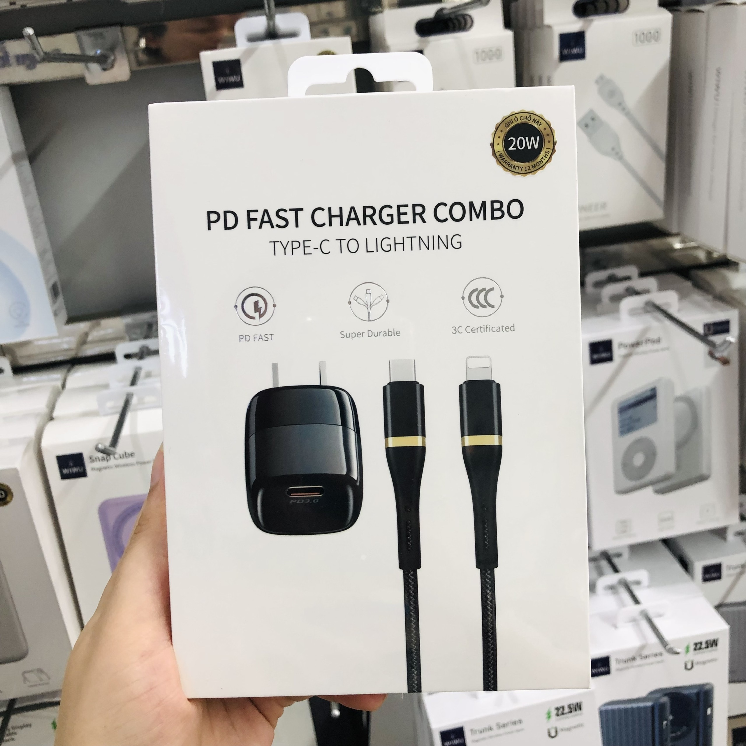 Bộ sạc Wiwu Fast Charger FC103 20W được thiết kế chuyên dụng cho iPhone 13, 12 series, iPhone 11 /iPad và các Smartphone Android khác, sạc nhanh và nhỏ gọn - Hàng chính hãng