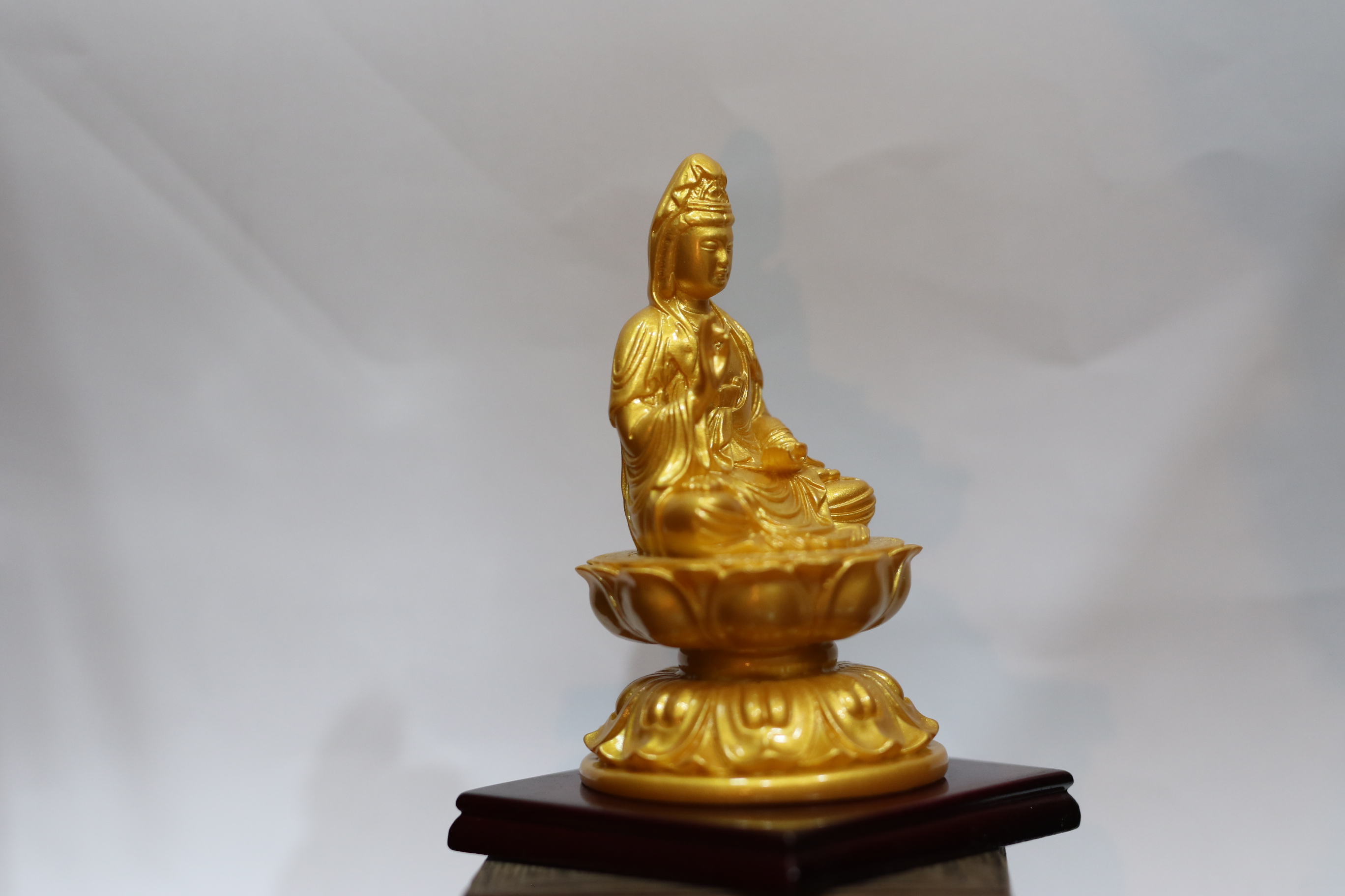 Tượng Quán Thế Âm Ngồi - đáy vuông- Sản phẩm có nhiều Màu lựa chọn