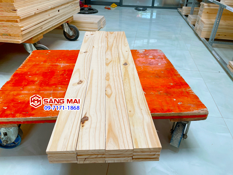 Tấm gỗ thông mặt rộng 8cm x dày 1cm x dài 120cm + láng mịn 4 mặt