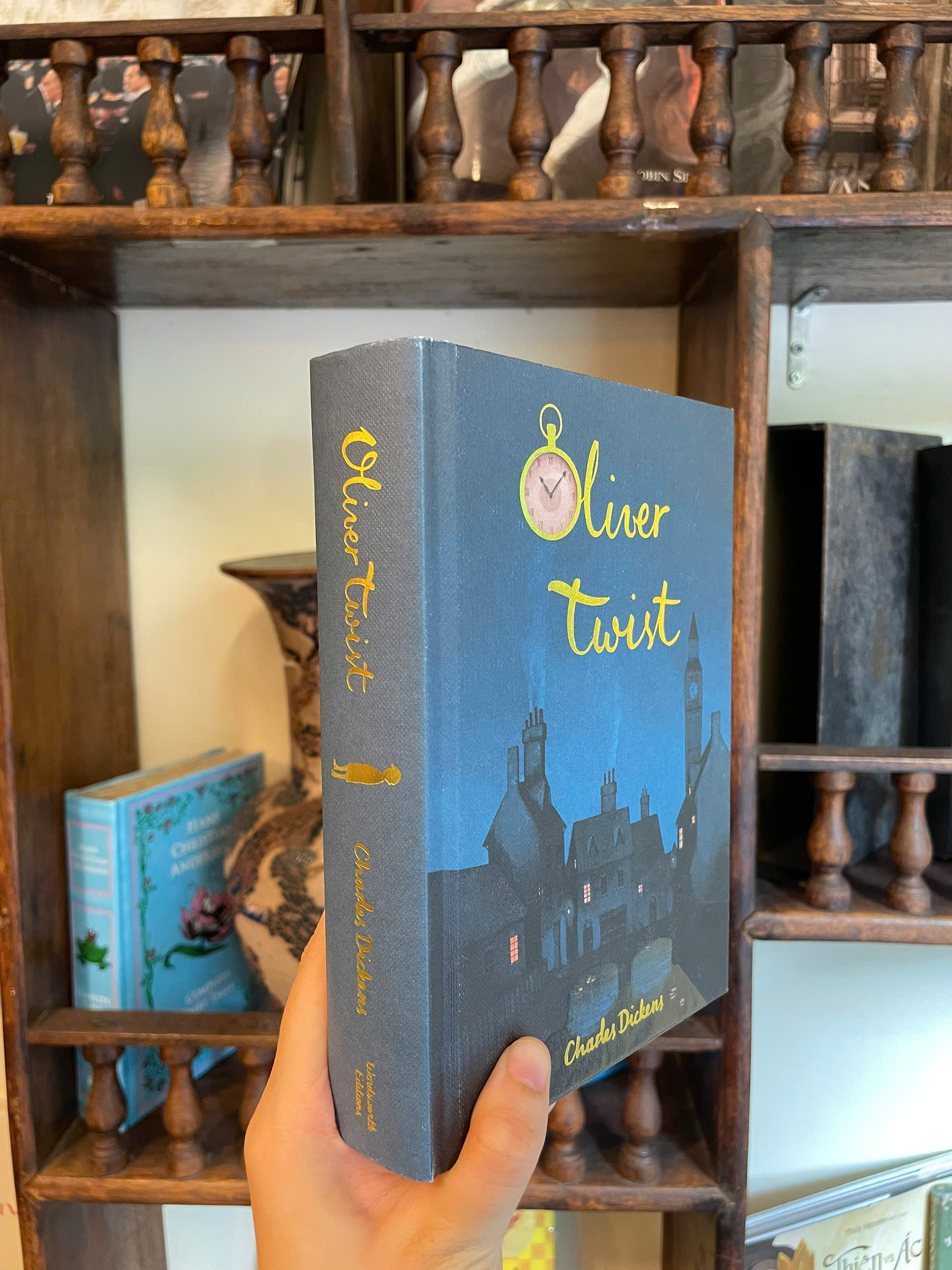 Sách - Oliver Twist by Charles Dickens - Classics/Fiction/Historical Fiction book in English