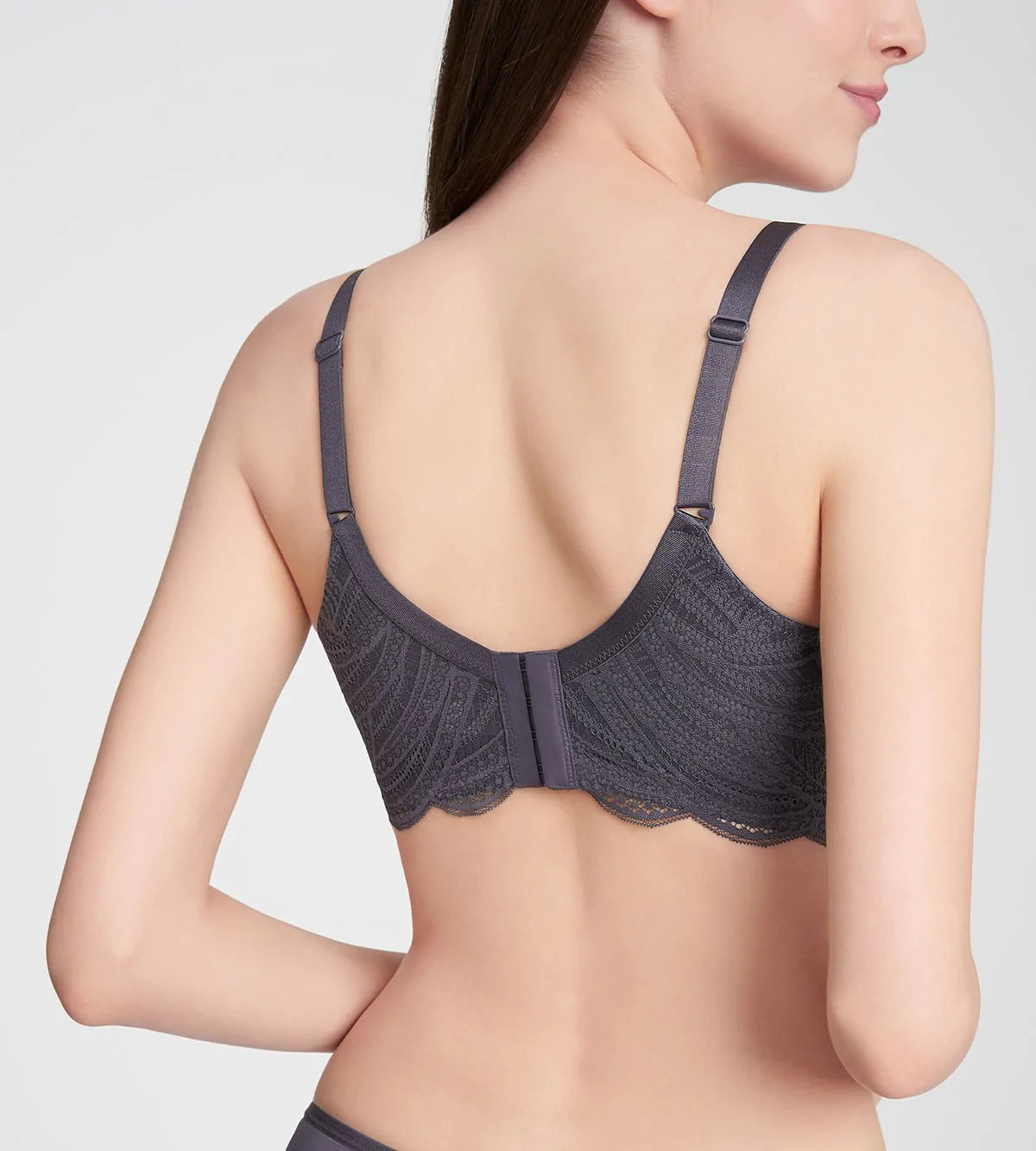 Áo lót nữ nâng ngực Triumph Breathable 3925 mút mỏng, cúp quả sâu có gọng, bản lưng to 4 móc định hình và tạo dáng ngực hoàn hảo