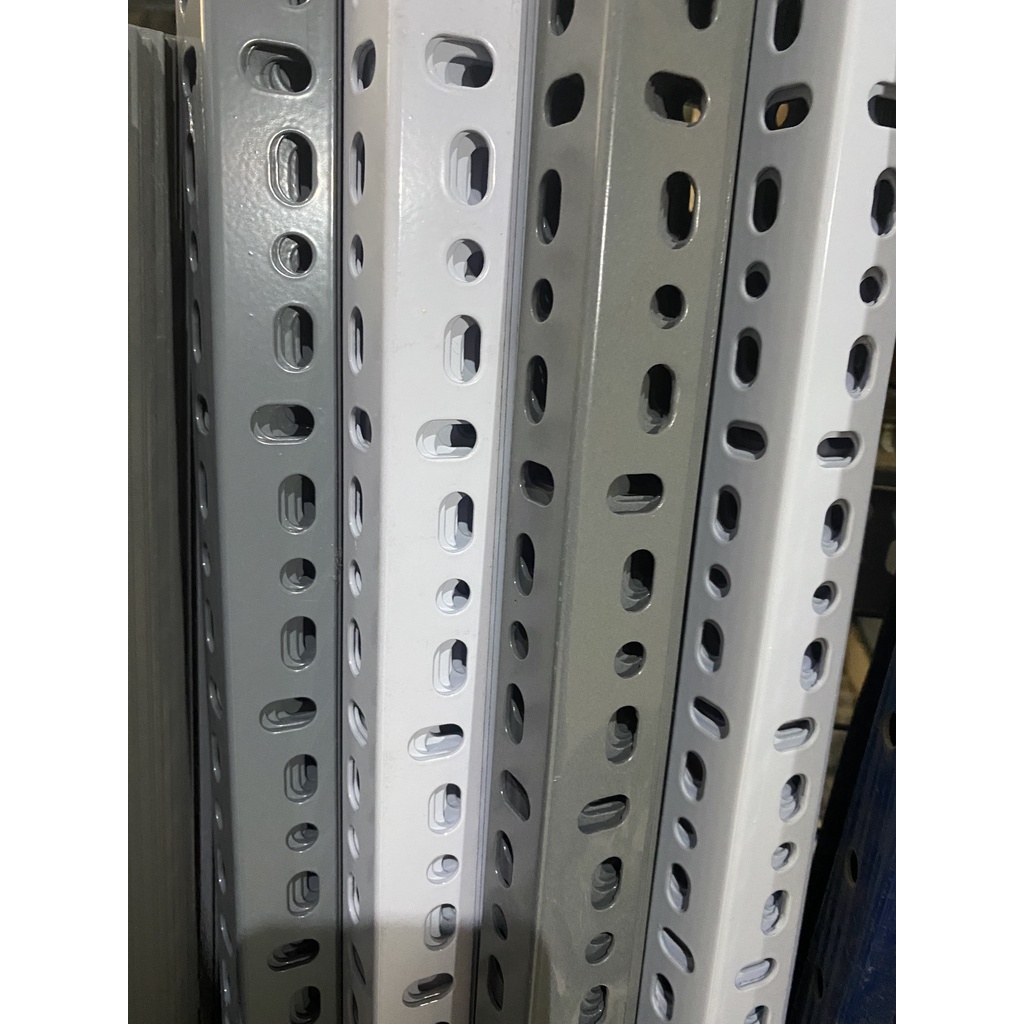 Thanh Sắt V Lỗ Đa Năng V30x30mm dày 1,7mm chiều dài 1,5m - Hàng Chính Hãng