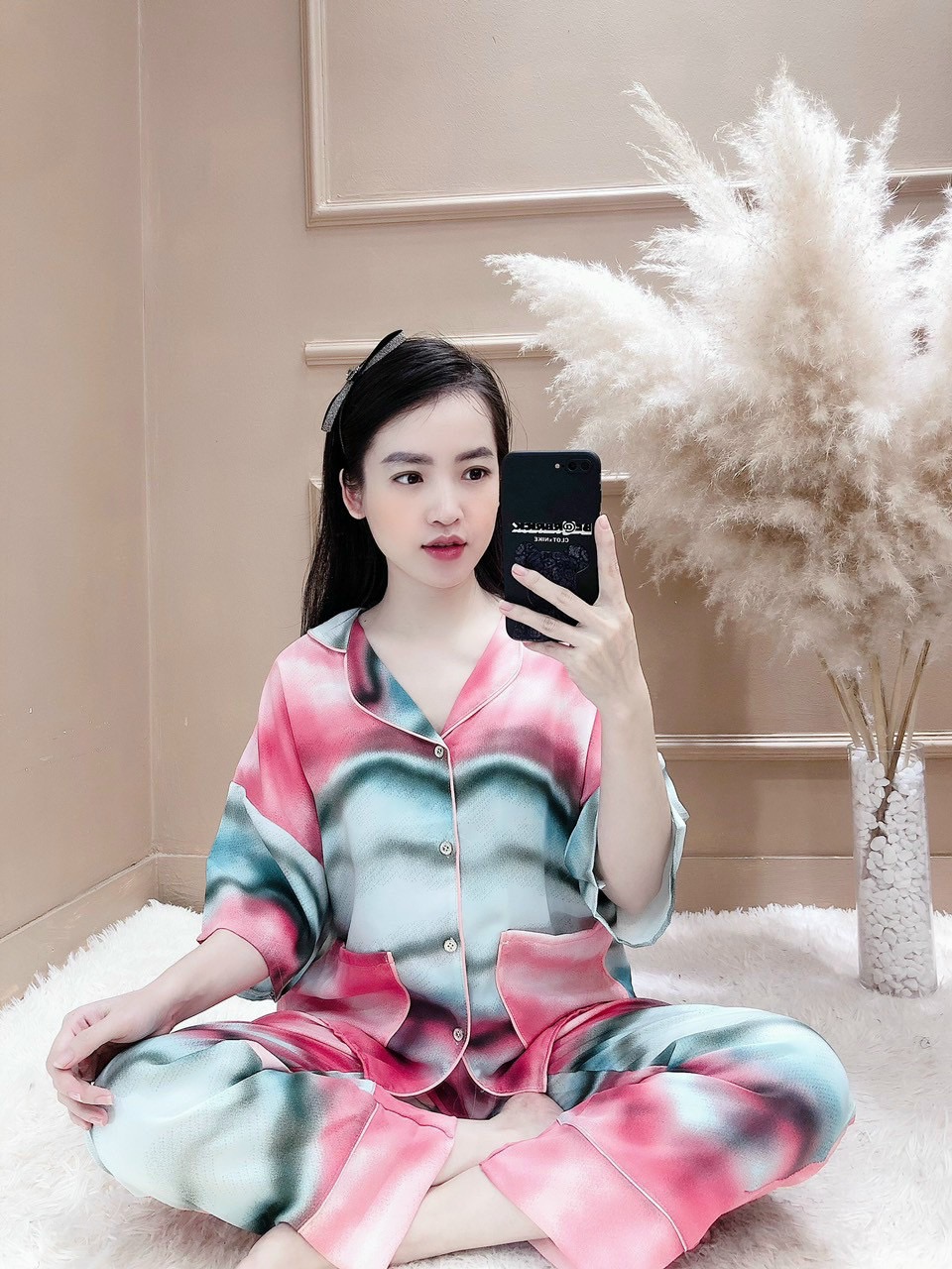 Bộ ngủ lụa họa tiết nhiều màu tay cánh dơi