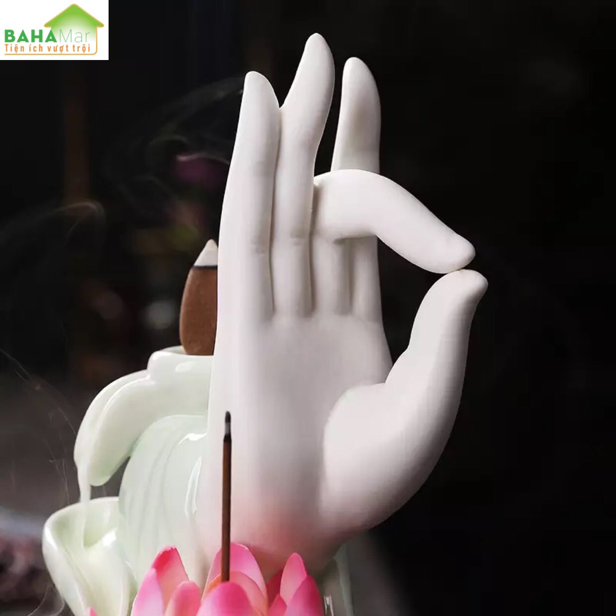 LƯ HƯƠNG TRẦM THÁC KHÓI CHẢY NGƯỢC BÀN TAY PHẬT GIÁO TRÁNG MEN NGỌC "BAHAMAR" được sản xuất với chất liệu gốm sứ tráng men ngọc, cổ điển và tinh tế.