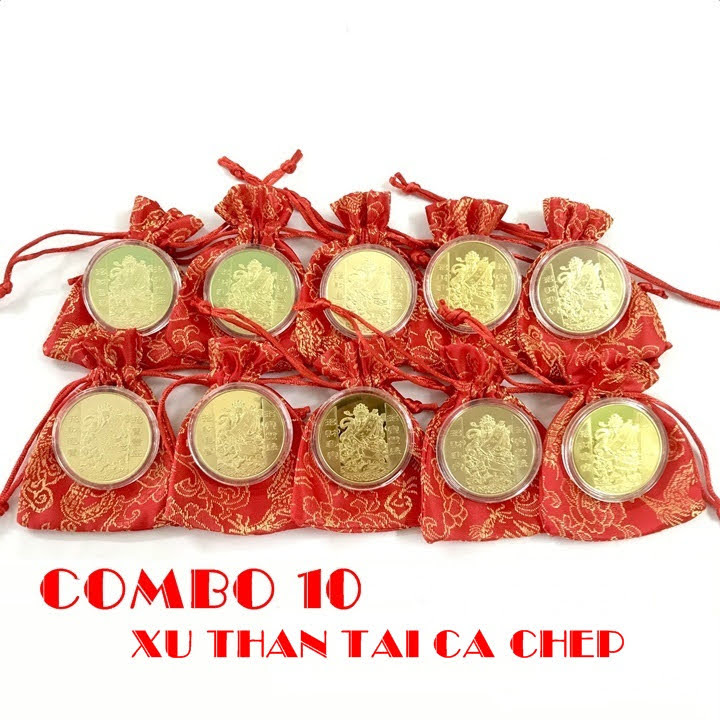 Combo 10 xu Thần Tài màu vàng Cá Chép tặng kèm túi gấm (giao màu ngẫu nhiên), dùng để trang trí nhà cửa, xỏ lỗ đeo dây hoặc bỏ vào túi mang theo - TMT Collection - SP005131