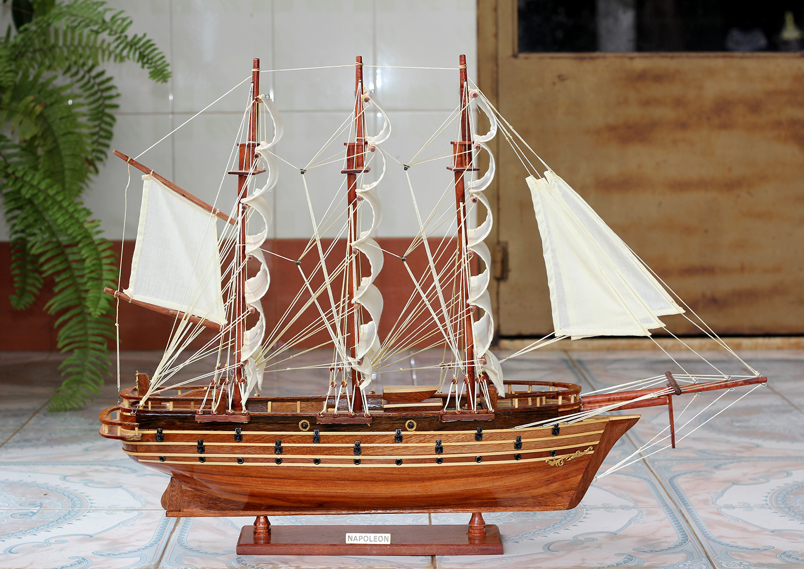 Thuyền buồm phong thủy, thuyền gỗ Napoleon dài 80cm