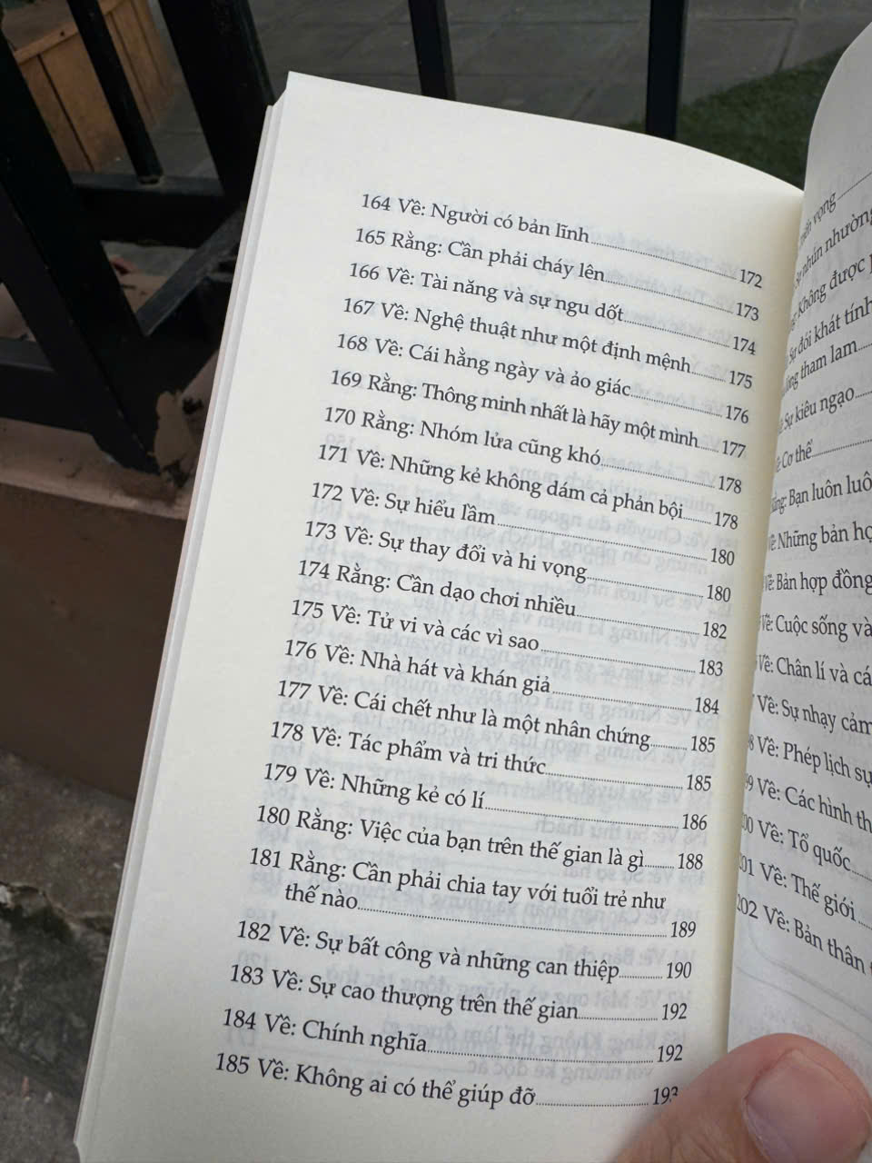 (Ấn bản H666) LỜI CỎ CÂY - Bàn về thân phận con người trong cuộc đời - Márai Sándor – Đông Tây