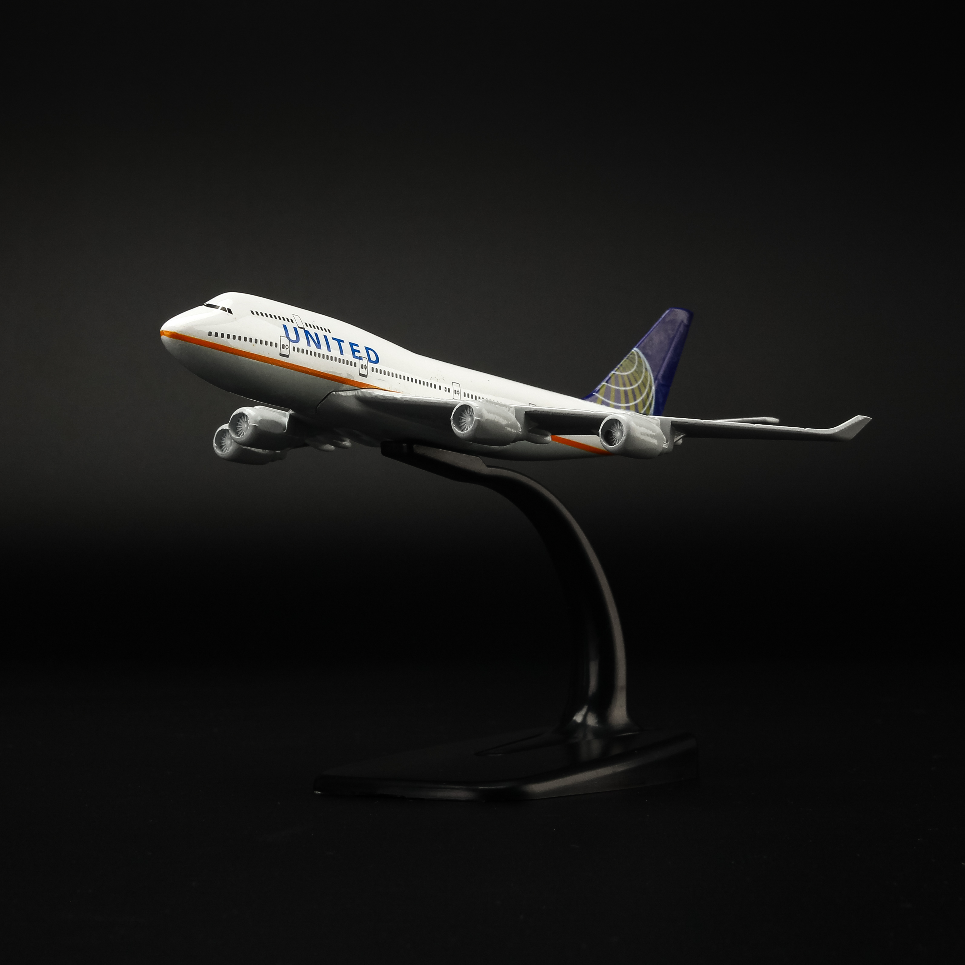 Mô Hình Máy Bay Trưng Bày Boeing 747 United Airlines Everfly