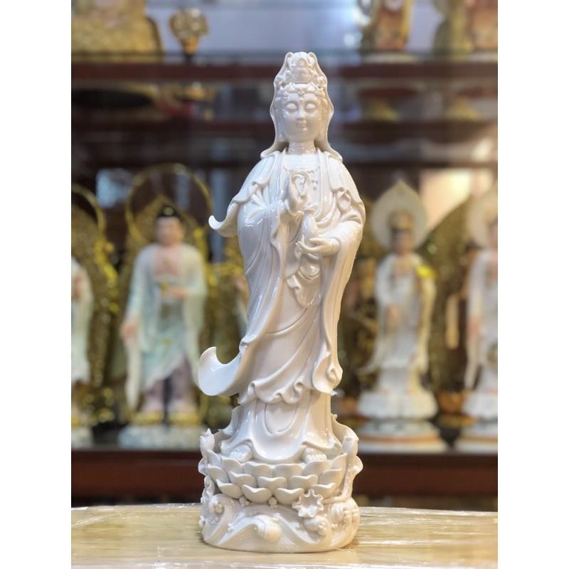 Tượng Phật Mẹ Quan Âm trắng trơn, gương mặt phúc hậu, dáng đứng