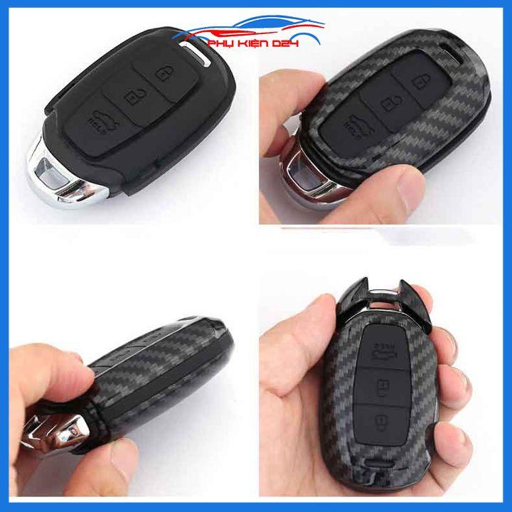 Ốp vỏ bọc chìa khóa xe Santafe 2019 sợi nhựa cacbon kèm móc treo Inox