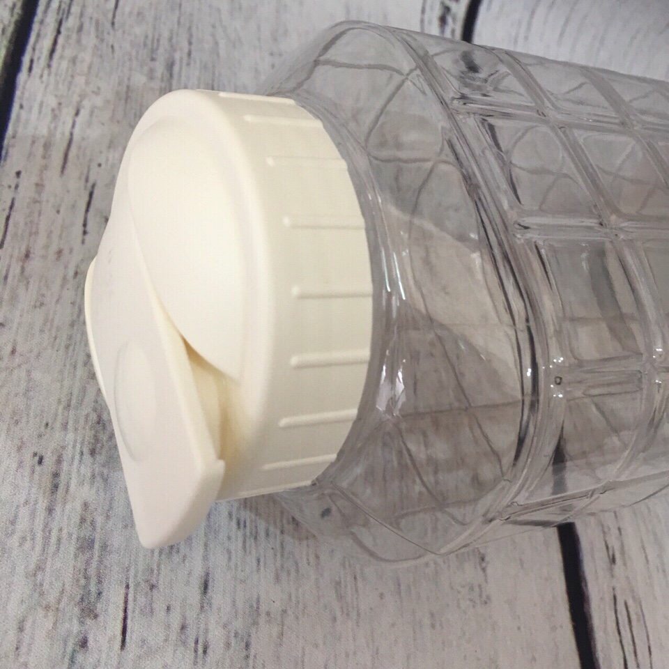 Bình đựng nước nhựa Chess Water Bottle 1.5L Nắp màu trắng