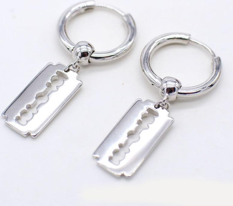 Đôi bông tai thiết kế dao tem số lượng có hạn