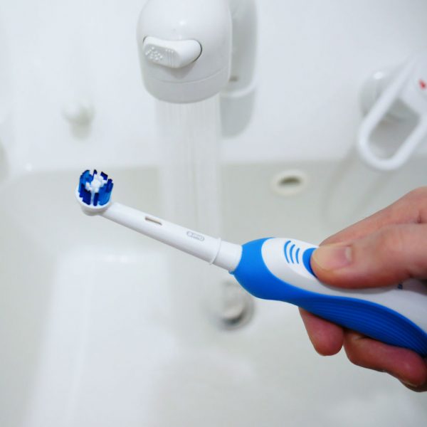 Bàn chải đánh răng pin Oral B Pro Health DB4510 - Hàng chính hãng