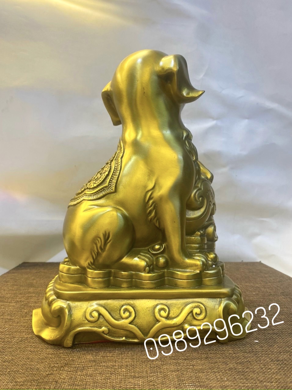 Tượng Chó phong thủy bằng đồng vàng cao 25cm