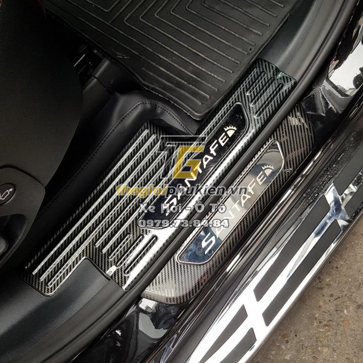 Bộ Ốp bậc cửa, Nẹp bước chân Hyundai Santafe 2021 vân Carbon
