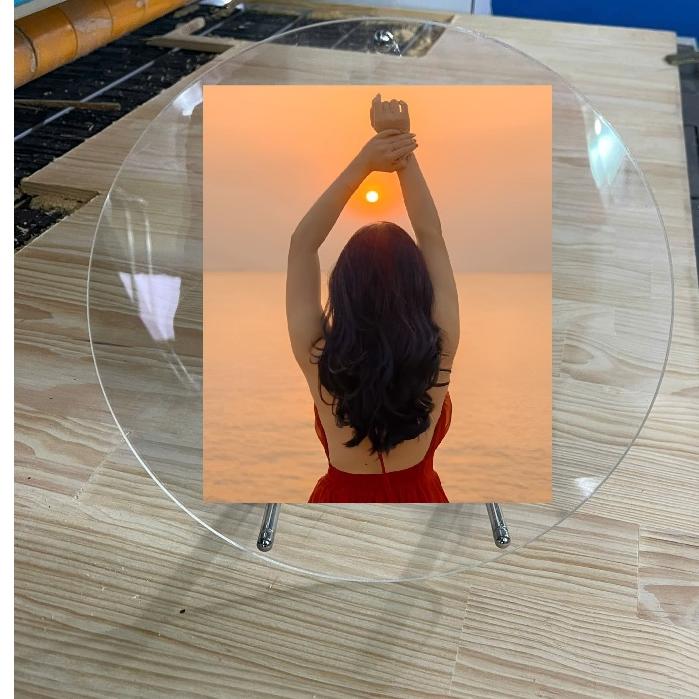 Khung ảnh để bàn mica hình tròn, trong suốt đường kính 30cm