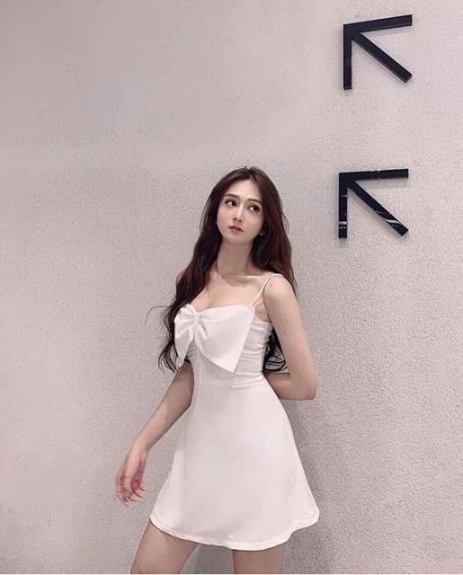 Đầm Trắng nơ to bản trước ngực