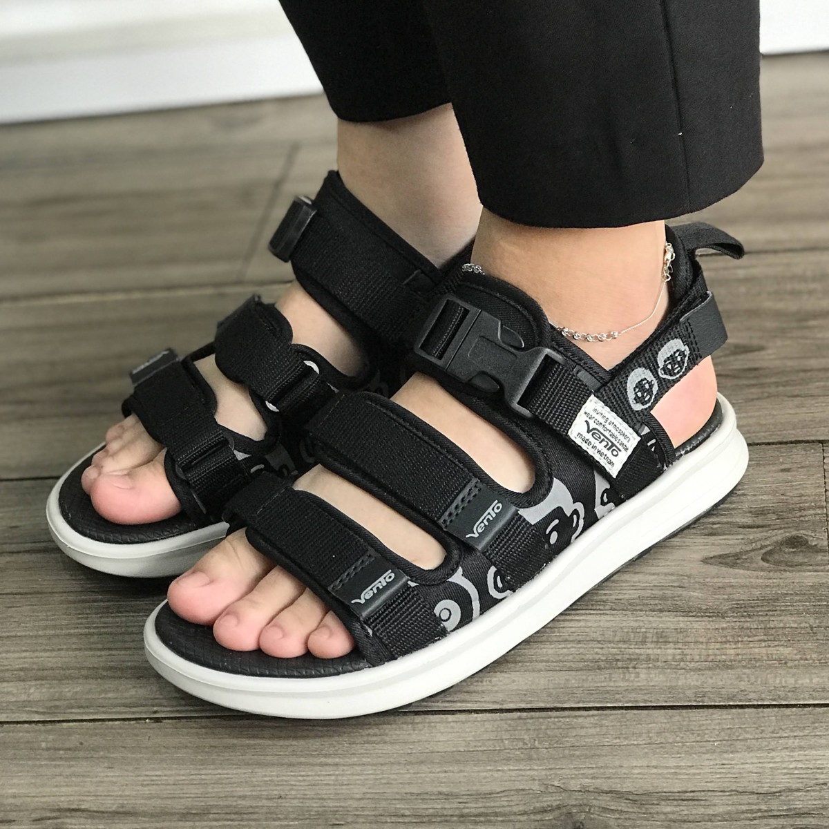 Giày sandal nữ siêu nhẹ hiệu Vento thích hợp mang đi học NB80B