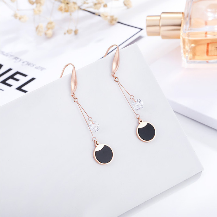 Bông Tai Tua Rua Dài Hình Tròn Đen Và Đá Zircon Titan Ko Han Rỉ TT 4350
