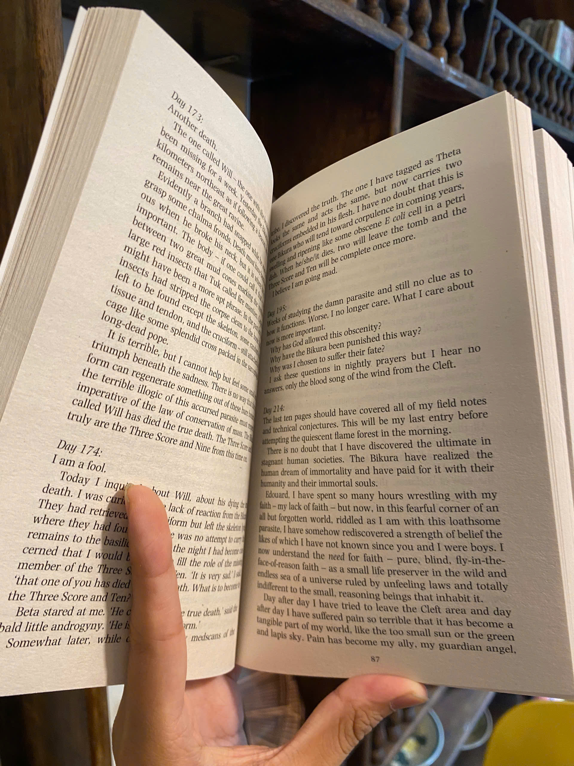 Sách - Hyperion by Dan Simmons | Fantasy / Science Fiction / Horror / Sách Ngoại văn Nhập khẩu