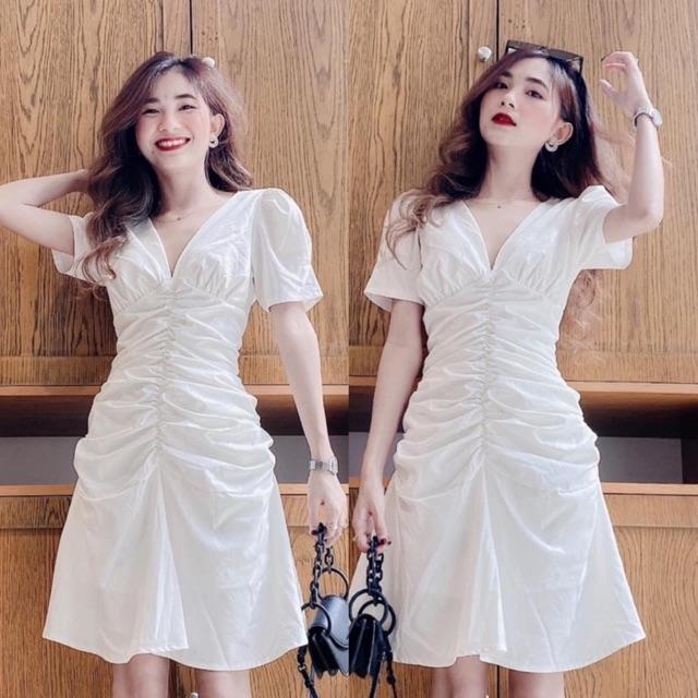 Đầm đuôi cá trắng cổ V nhún thân bèo