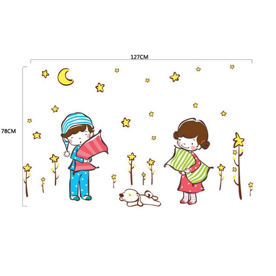 Decal dán tường bé ôm gối