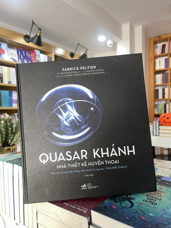 Sách - Quasar Khánh: Nhà thiết kế huyền thoại (Nhã Nam HCM)