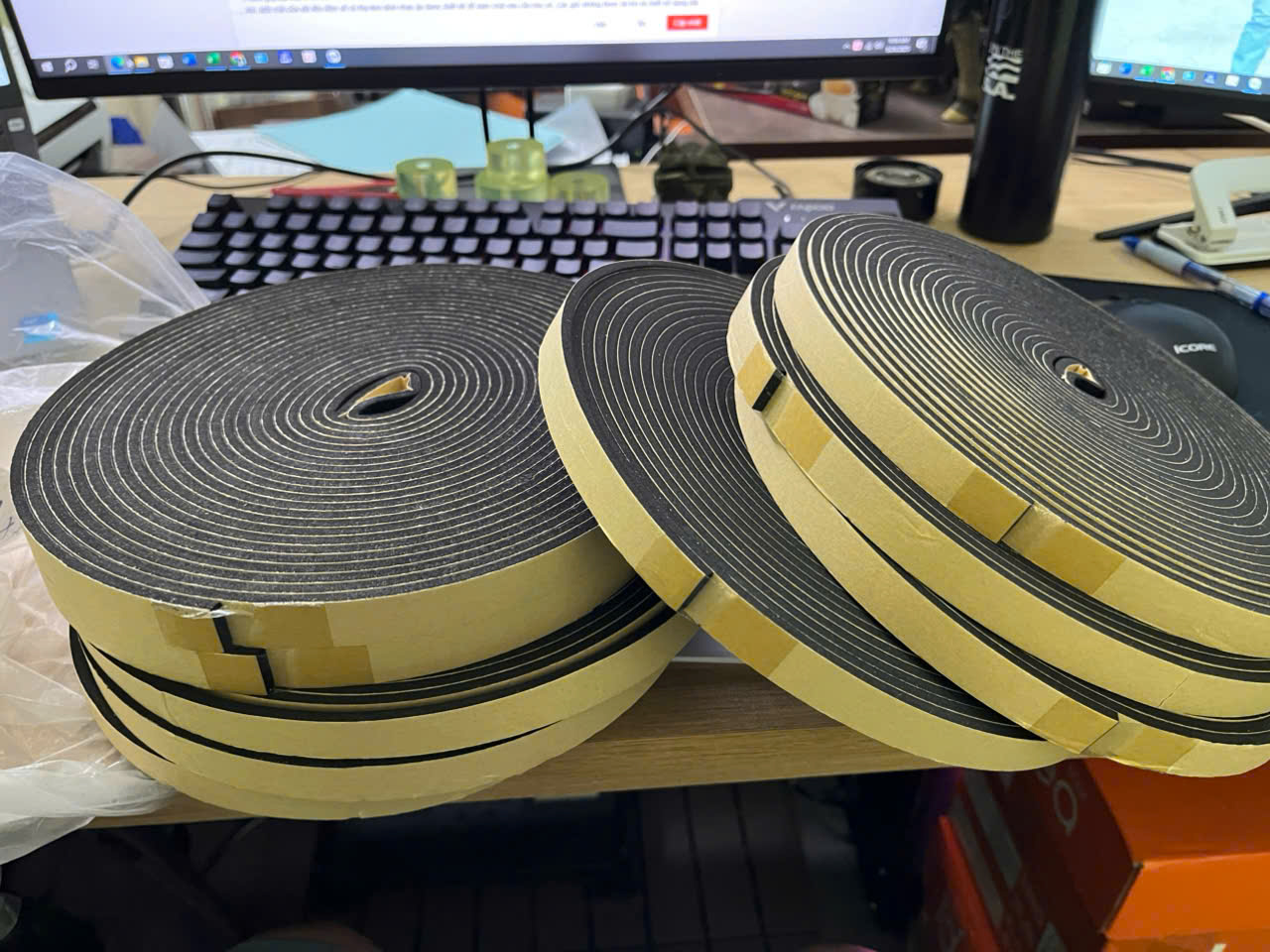 Ron gioăng cao su xốp EPDM có keo tự dính dán cửa sổ gỗ nhôm kính nhà tủ điện ôtô tàu thuyền (Các cỡ)