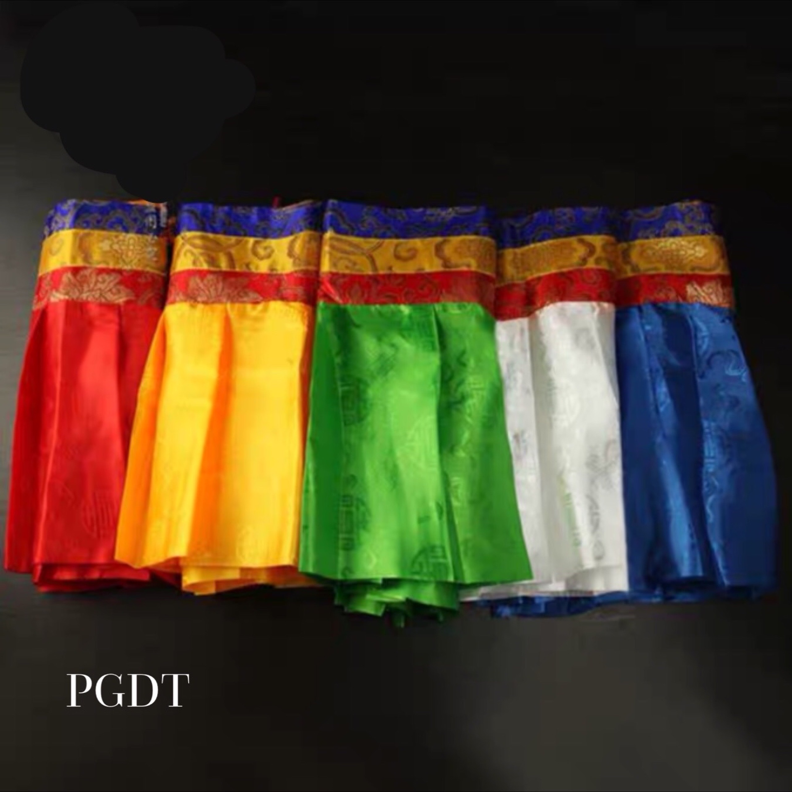 Rèm quây ngũ sắc