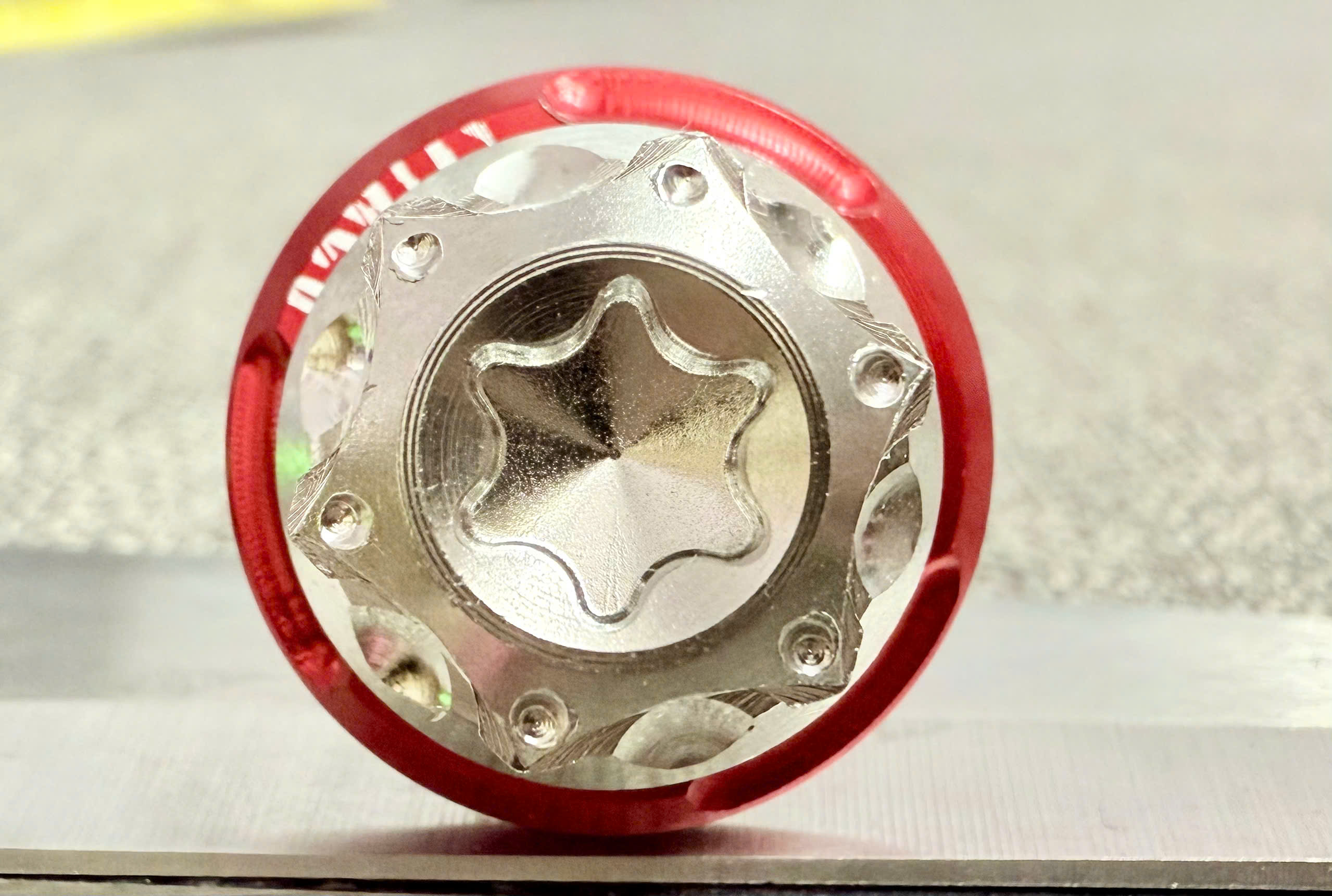 Ốc tay thắng đĩa kiểu SALAYA kèm tán hở 6li và long đền đỏ kitaco gắn Tay Thắng Đĩa xe máy Sirius,Exciter,Winner,Pcx