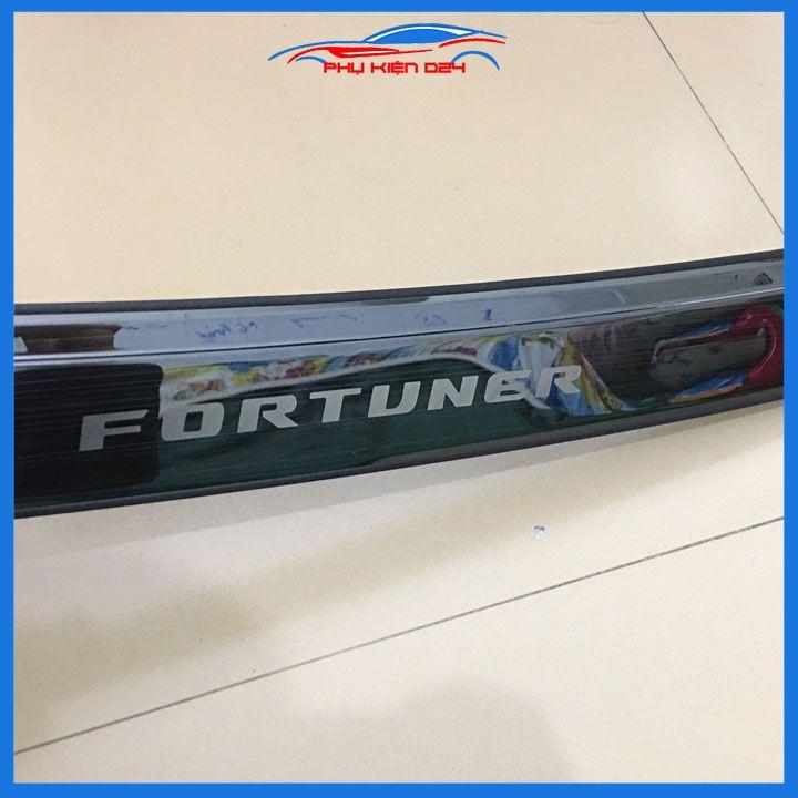 Ốp chống trầy cốp trong ngoài Fortuner 2017-2018-2019-2020-2021 vân titan