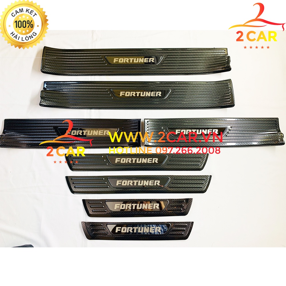 Ốp bậc cửa, nẹp bước chân trong , ngoài xe Fortuner 2017 - 2022 vân carbon cao cấp