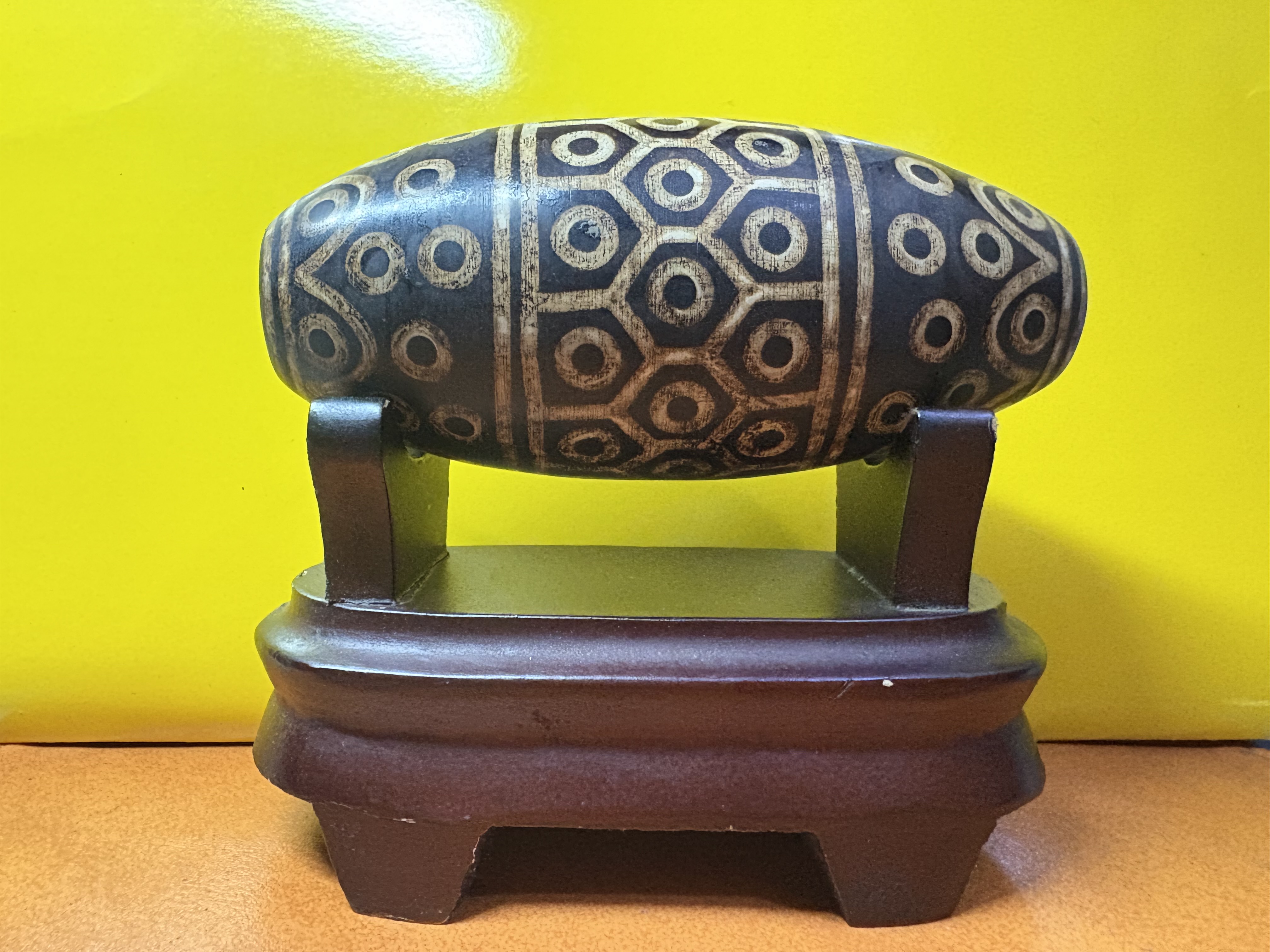 Hạt Dzi cỡ lớn 11x5cm, hình bầu dục, 108 mắt.