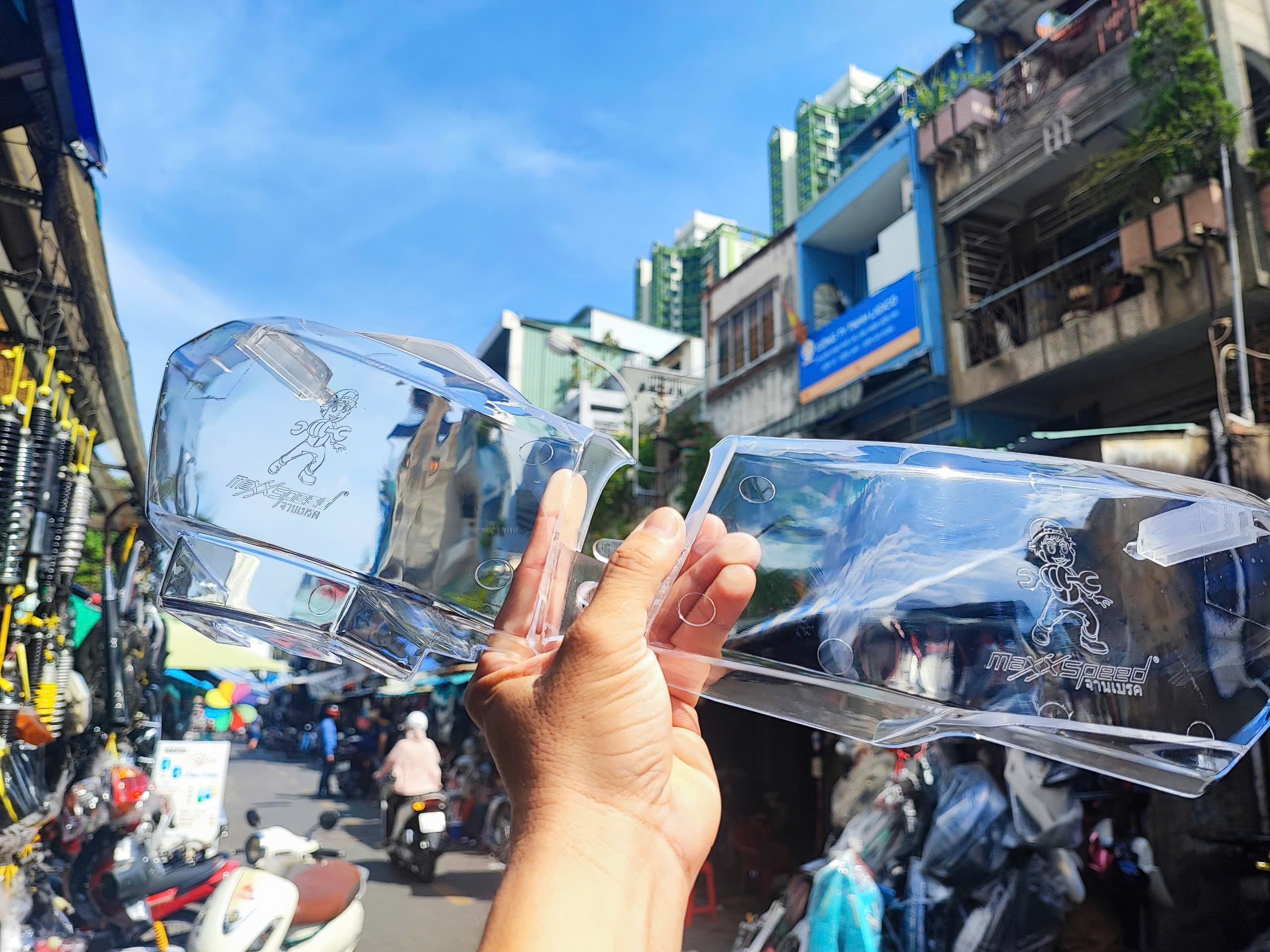 Cặp Cốp, ốp hông Dream trong suốt tặng kèm 4 phi hành gia