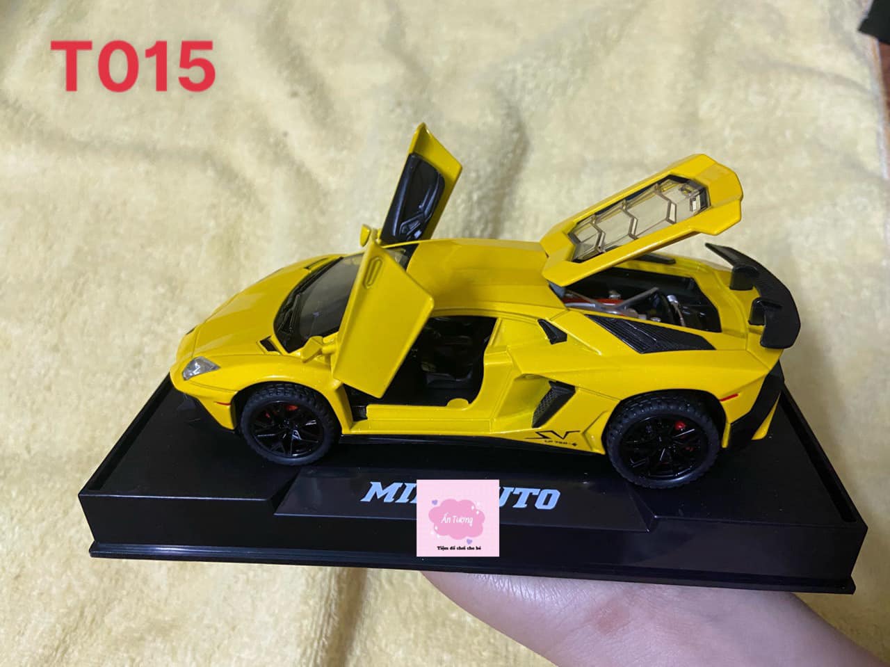 ( xe kim loại)Xe mô hình xe hơi  Lamborghini Aventador LP750 tỉ lệ 1:32 hãng Miniauto có âm thanh , có đế trưng bày