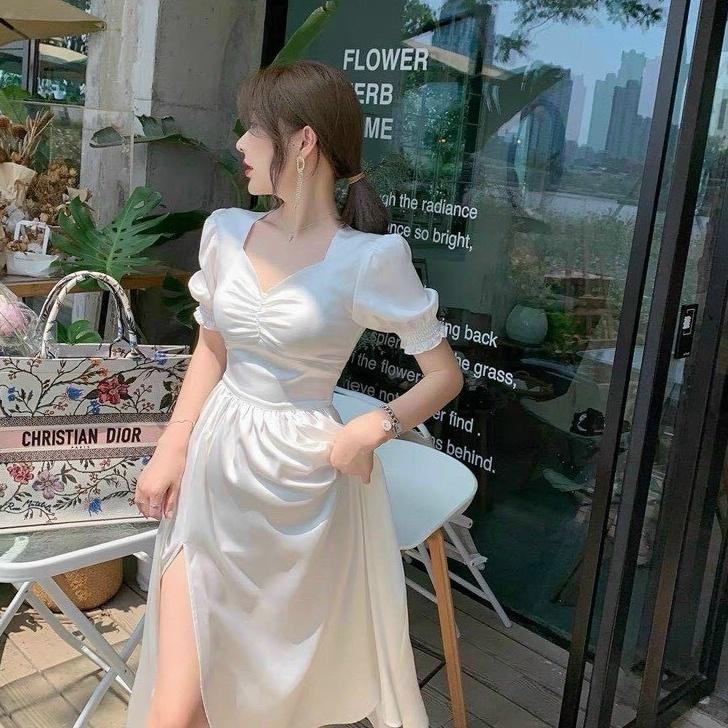 Đầm maxi cổ tim xẻ tà tay ngắn ,tay phồng có mút ngực chất liệu đũi nhăn 1 màu như hình