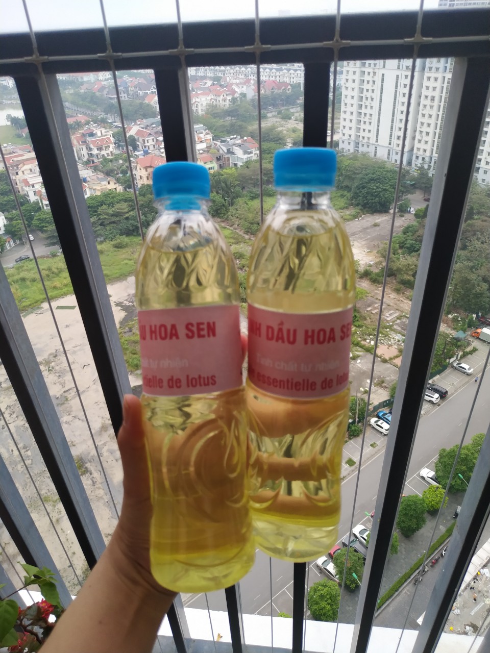 Tinh dầu Sen lau ban thờ, chai 500ml
