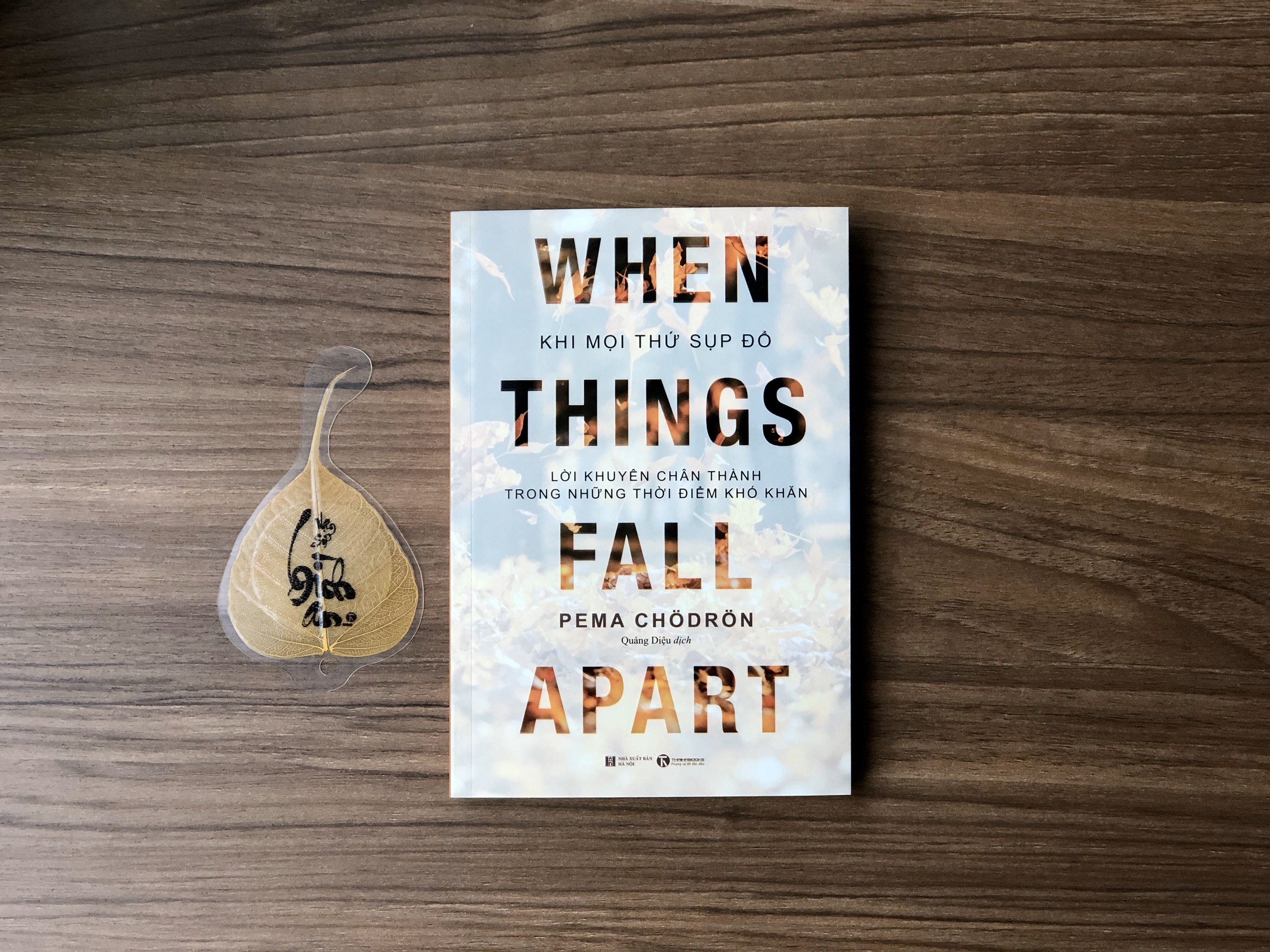 Sách -Khi mọi thứ sụp đổ – Lời khuyên chân thành trong những thời điểm khó khăn Tặng bookmark vadata
