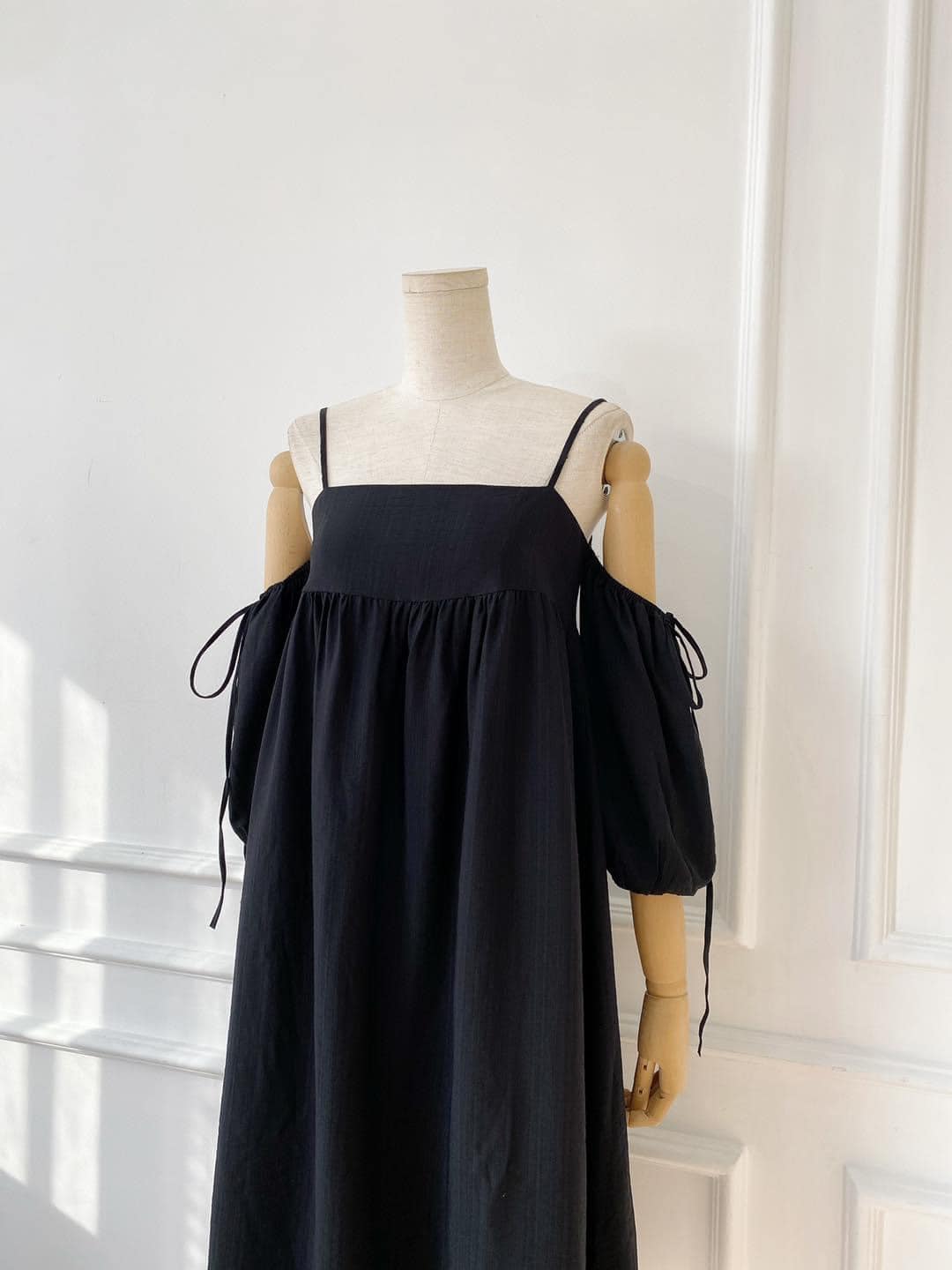 Đầm form suôn 2 dây rớt vai nữ tính, dịu dàng