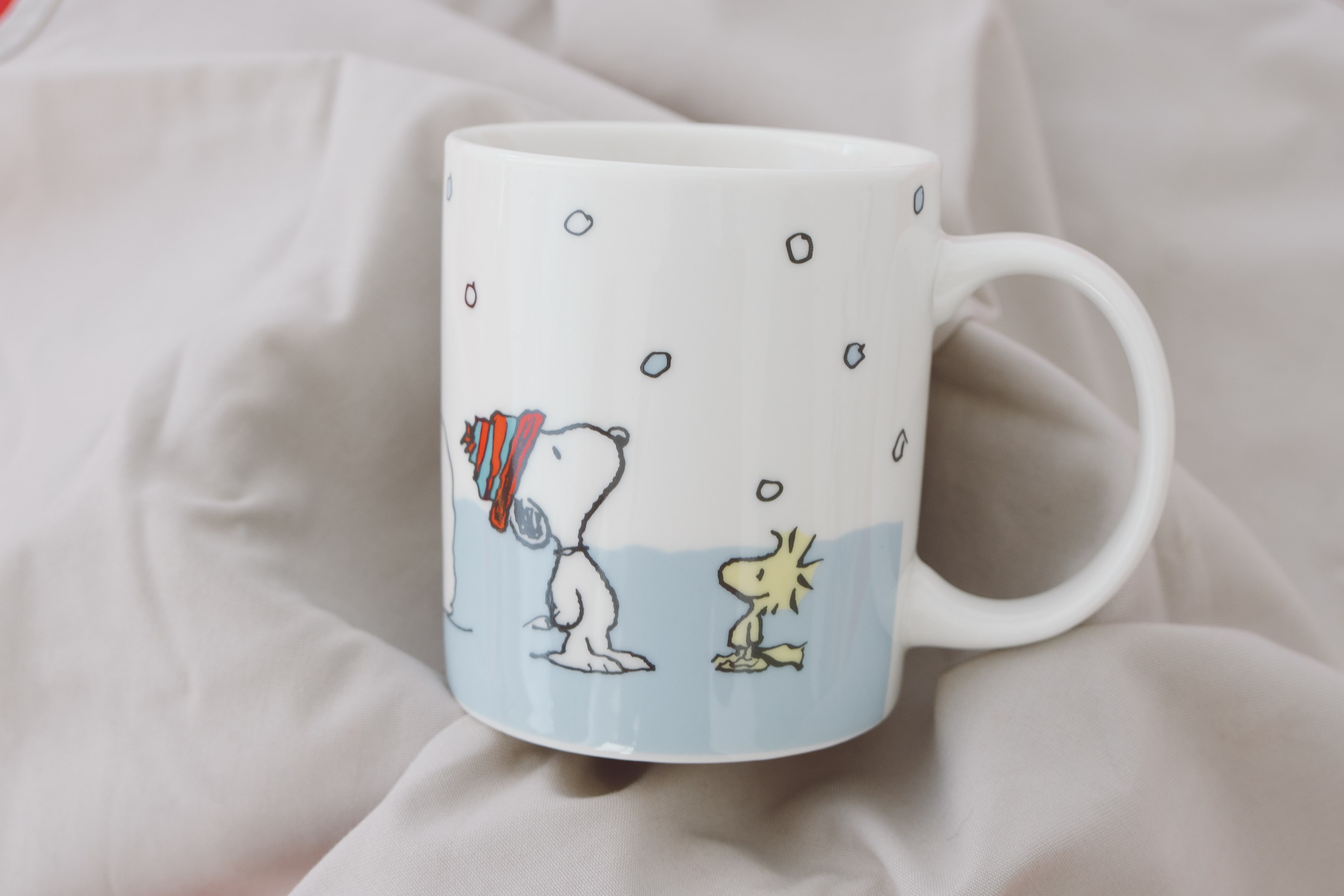 BỘ HAI CỐC CORNINGWARE, HÌNH SNOOPY SNOW, SỨ XƯƠNG, KÈM HỘP ĐỰNG