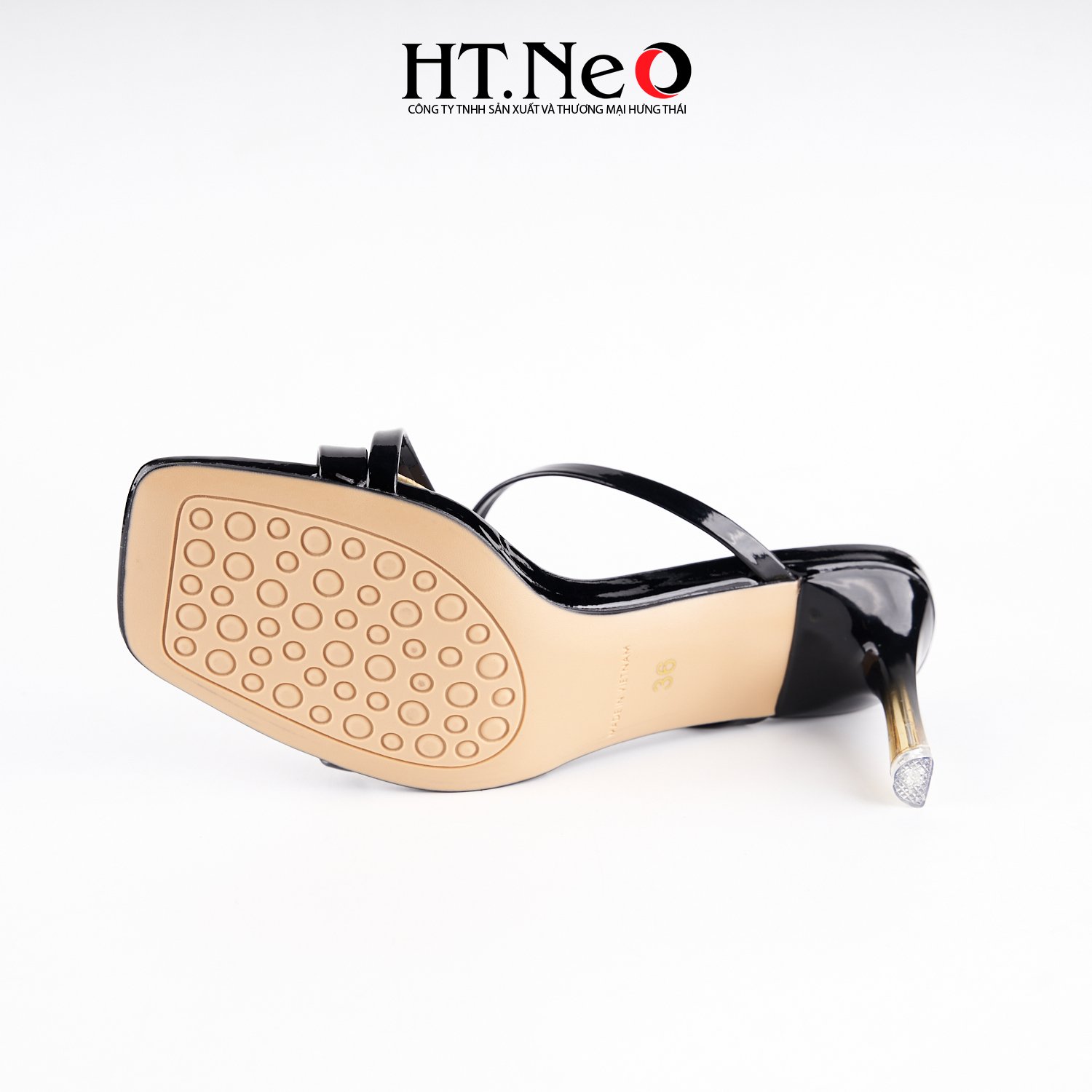 Sandal nữ HT.NEO da với thiết kế dây mảnh chéo trẻ trung, gót nhọn 8p SDN168 mang lại vẻ đẹp nhẹ nhàng, nữ tinh, thanh thoát