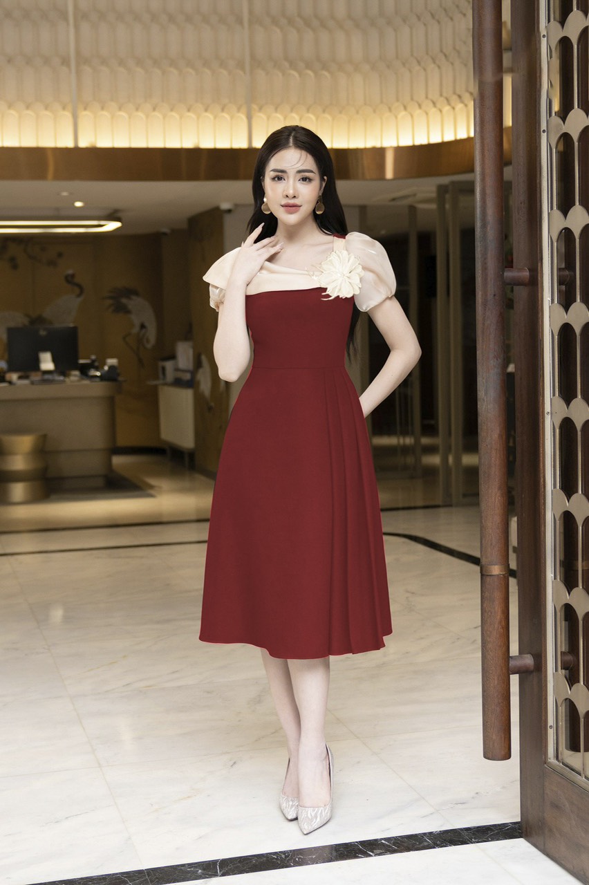 Váy xòe phối be cổ tay